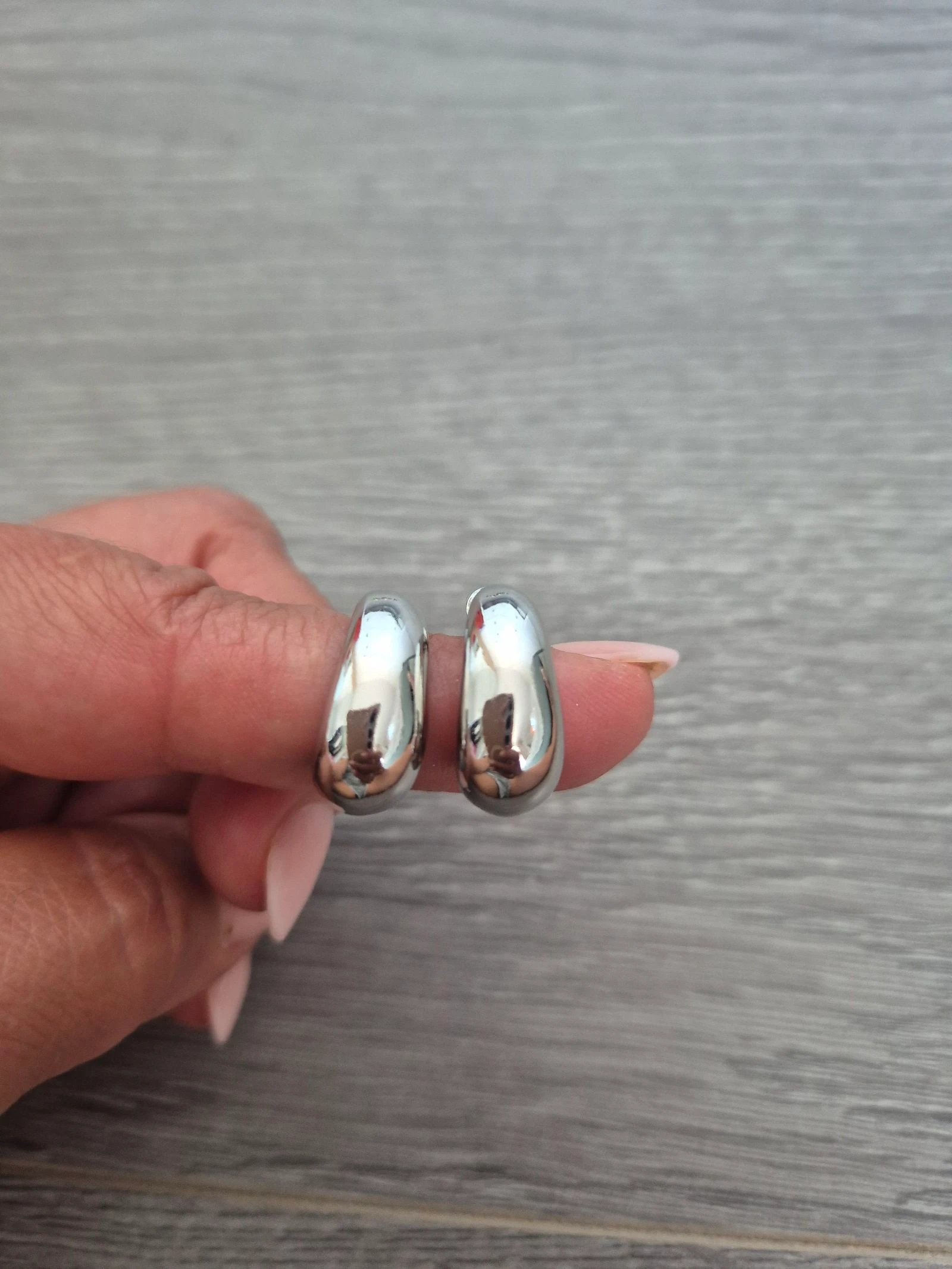 Nieuw! Zilverkleurige Chunky Oorringen / Teardrop Hoops